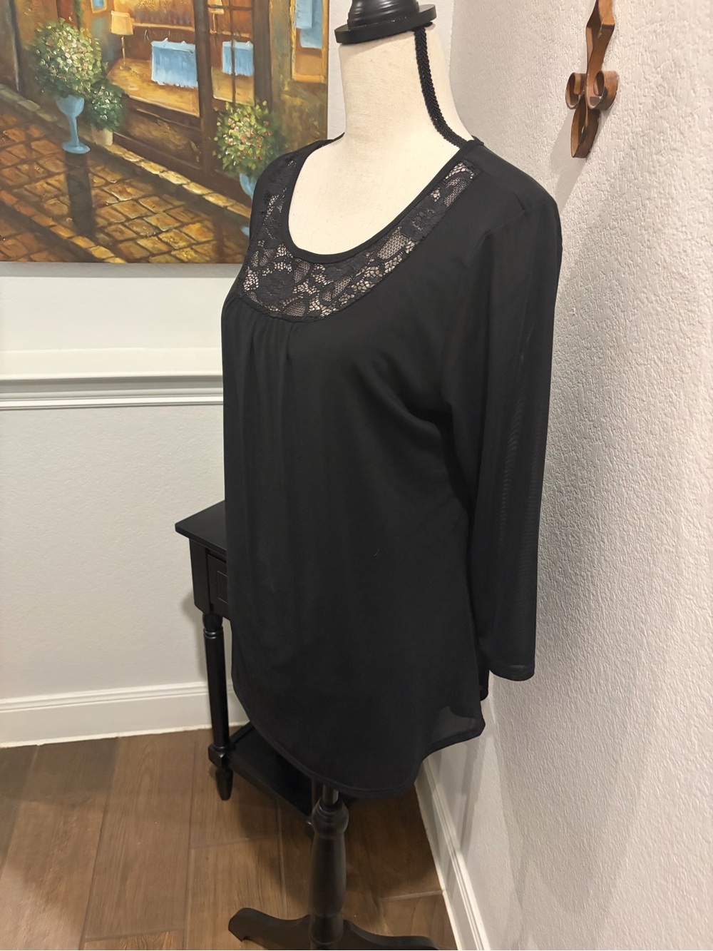 Black Lace Yoke Scoop Neck Tunic Top - Picture 3 of 7